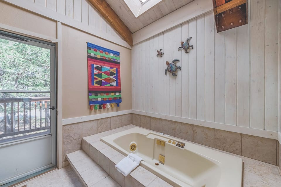 Studio (3 Bedrooms) | Property amenity