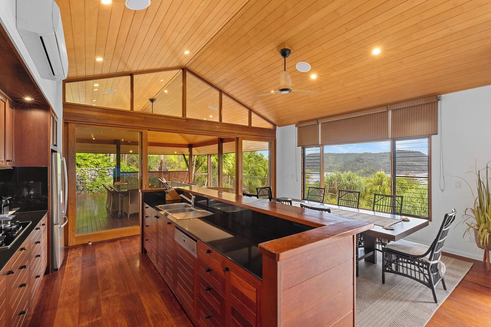 Luxury House, 5 Bedrooms, Private Pool, Ocean View, 2 Golf Buggies | Private kitchen | Full-size fridge, microwave, dishwasher, cookware/dishes/utensils