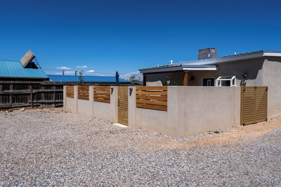 House (2 Bedrooms) | Property amenity