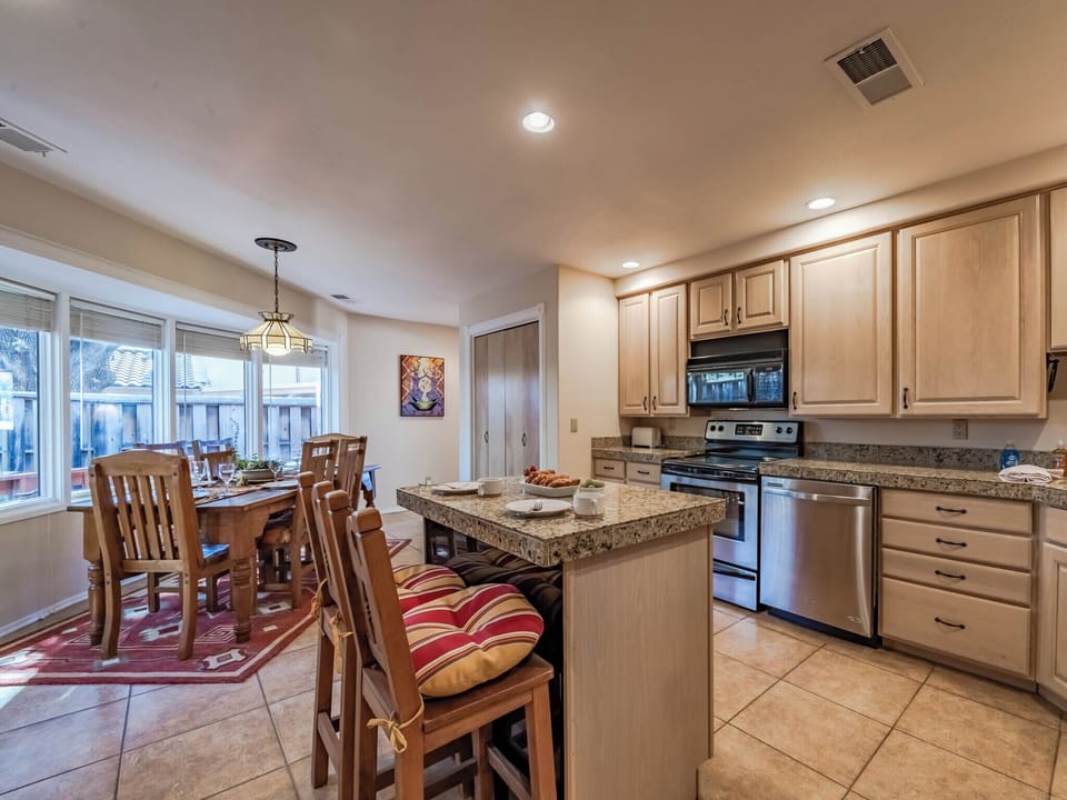 Studio (3 Bedrooms) | Property amenity
