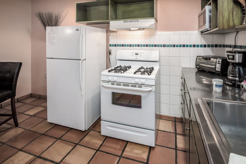 Studio (1 Bedroom) | Property amenity