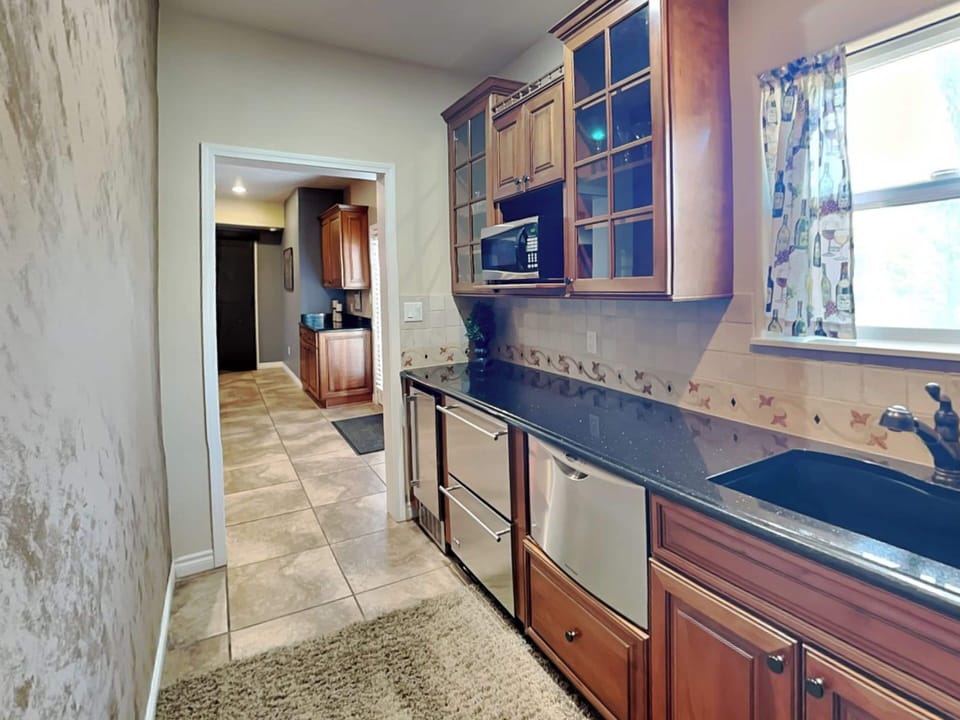 Studio (5 Bedrooms) | Property amenity