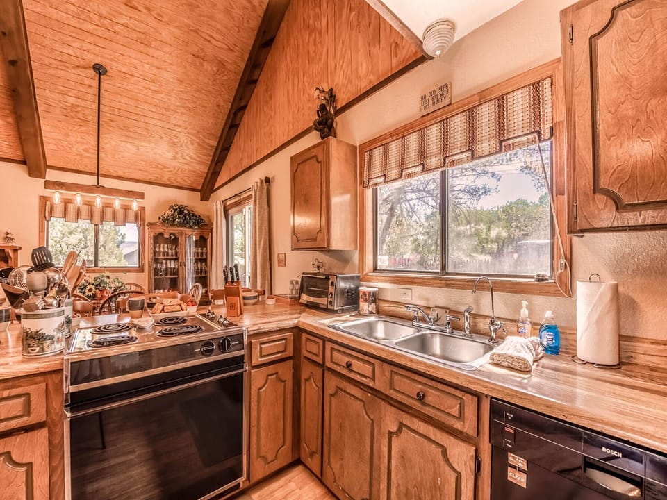 Studio (3 Bedrooms) | Property amenity