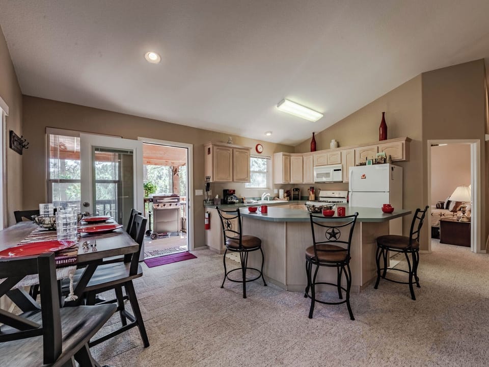 Studio (3 Bedrooms) | Property amenity