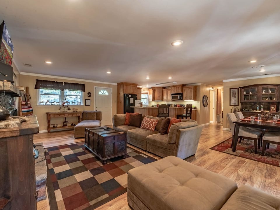 Studio (2 Bedrooms) | Property amenity
