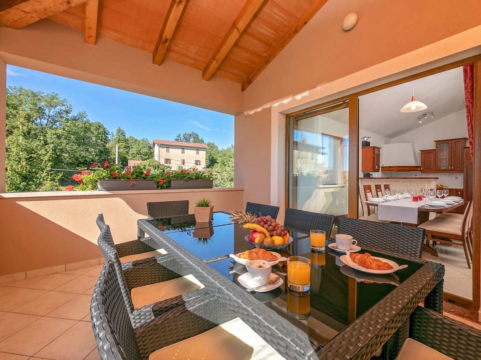 Villa | Dining