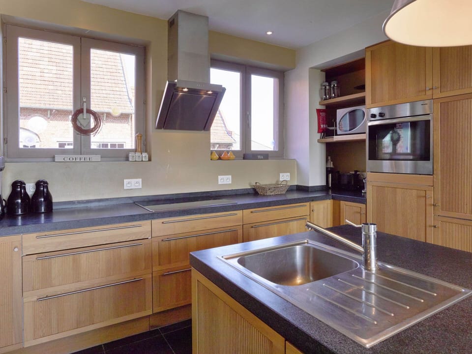 House | Private kitchen | Fridge, oven