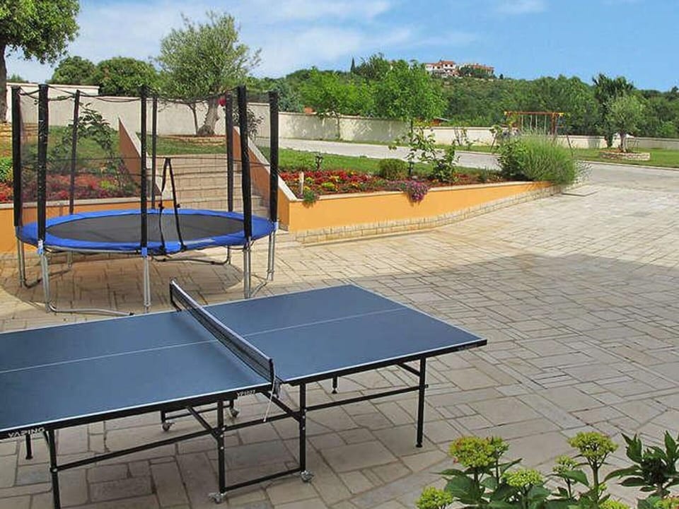 Mobile Home | Sport court