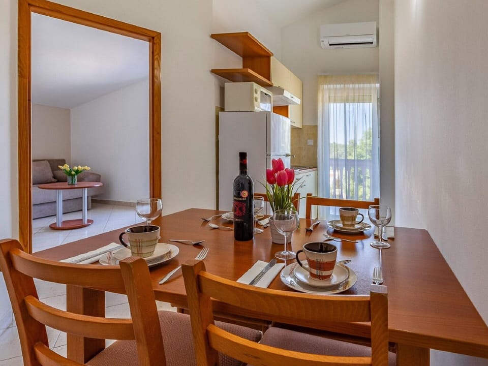 Apartment | Dining