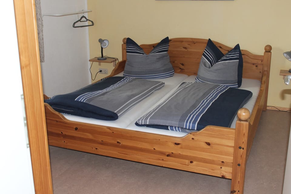 Apartment | 2 bedrooms, individually furnished, bed sheets