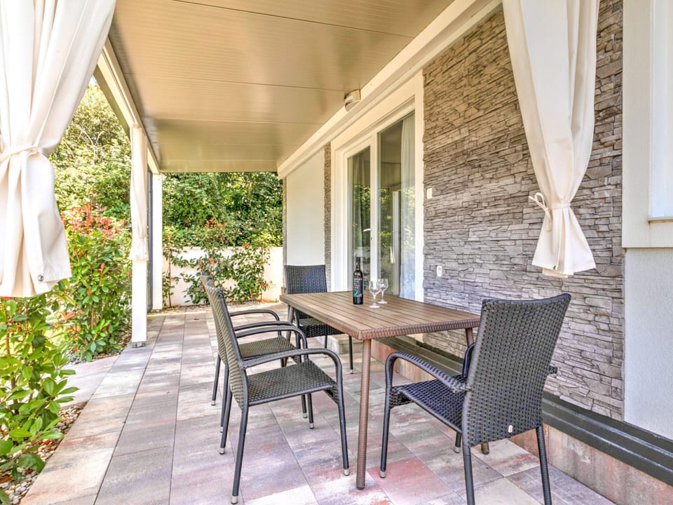 Mobile Home | Dining