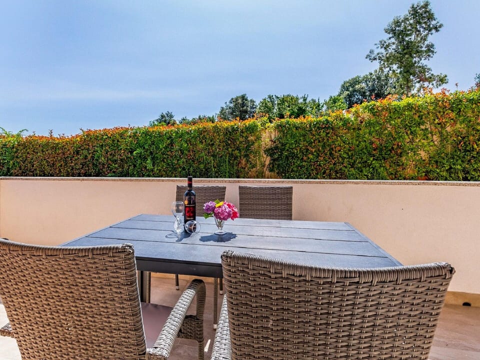 Apartment | Dining