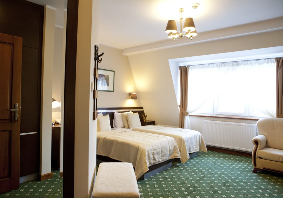 Desk, blackout drapes, iron/ironing board, free WiFi