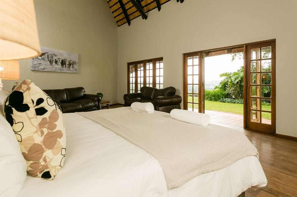 Family Suite, 2 Bedrooms | Bathroom | Free toiletries, hair dryer, towels, soap