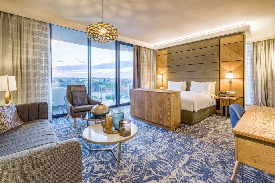 1 bedroom, premium bedding, in-room safe, desk