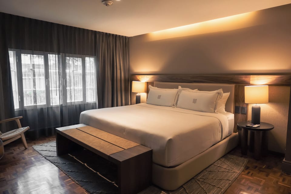Frida Khalo (Sauna) | Premium bedding, pillowtop beds, in-room safe, desk