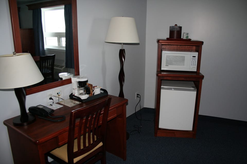 Grand Suite, 2 Queen Beds | In-room business center