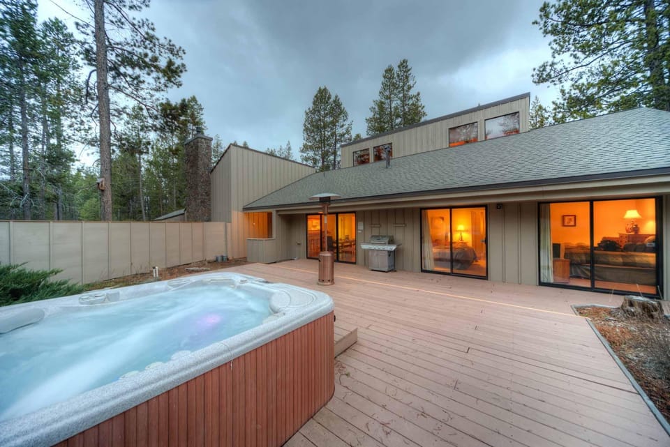 House, Multiple Beds (Jackpine - Unit 8) | Property grounds