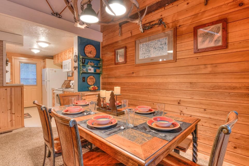 House, Multiple Beds (Pine Needle - Unit 7) | Dining