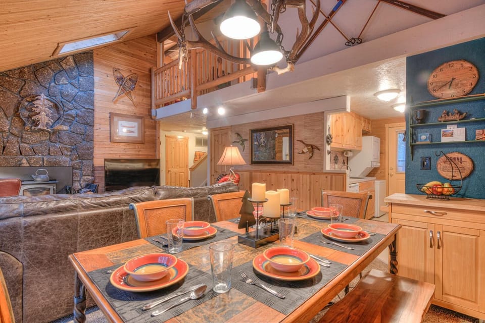 House, Multiple Beds (Pine Needle - Unit 7) | Dining