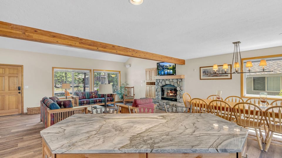 House, Multiple Beds (Awbrey - Unit 2) | Dining