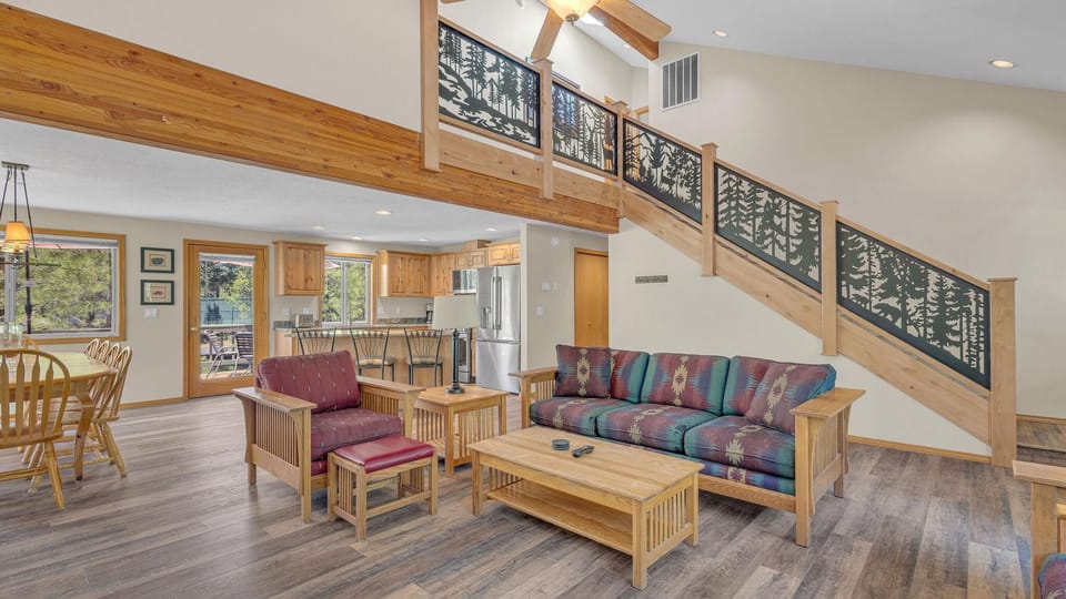 House, Multiple Beds (Awbrey - Unit 2) | Living area