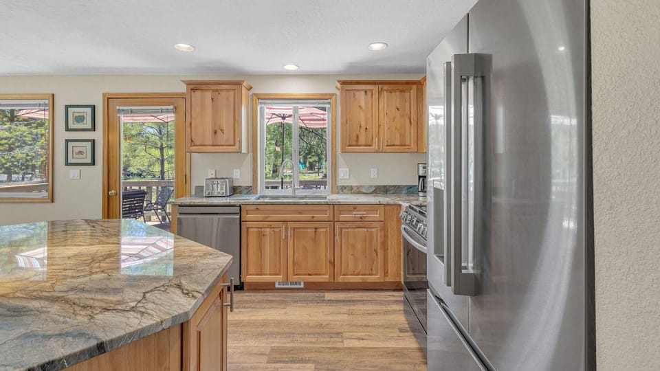 House, Multiple Beds (Awbrey - Unit 2) | Private kitchen