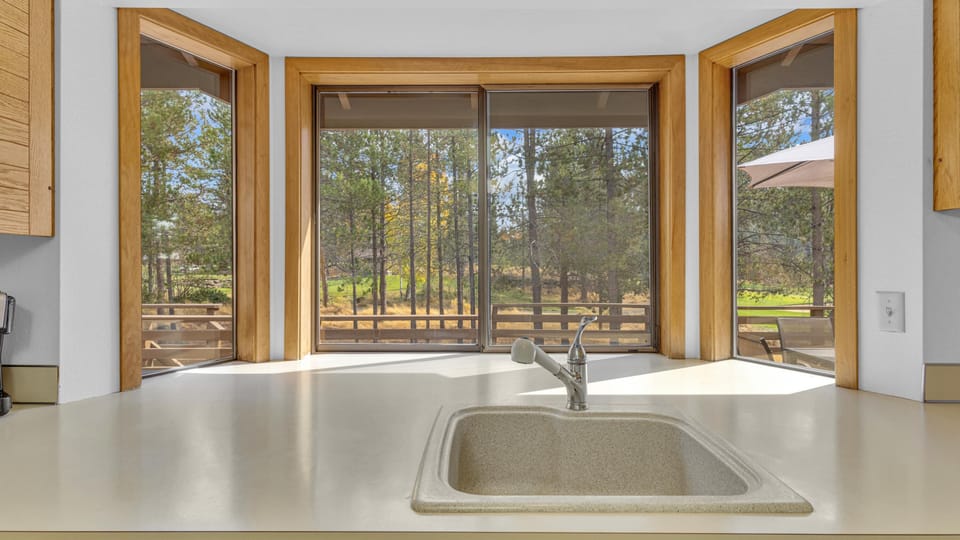 House, Multiple Beds, Mountain View (White Elm - Unit 15) | Interior
