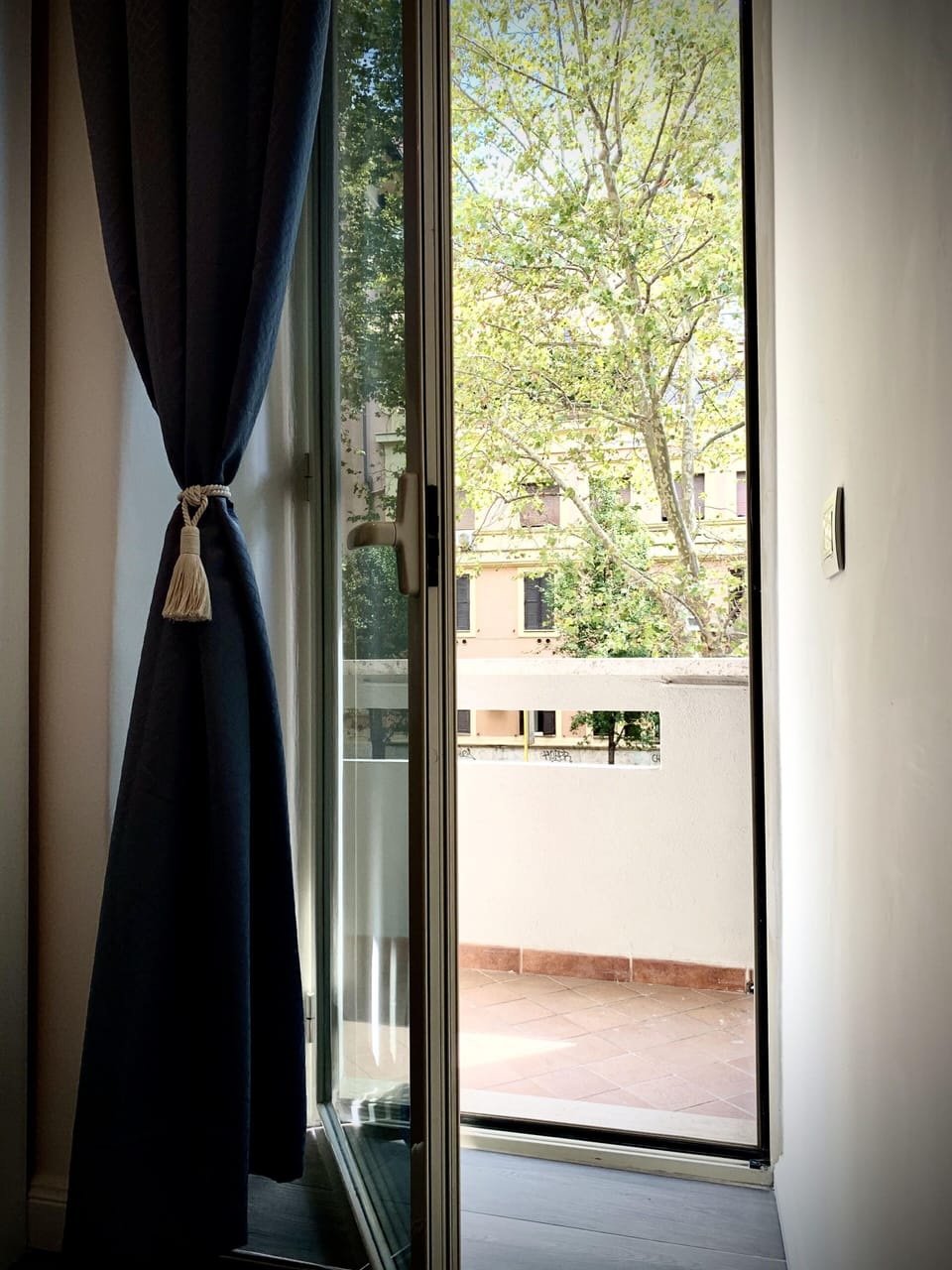 Business Room | Balcony