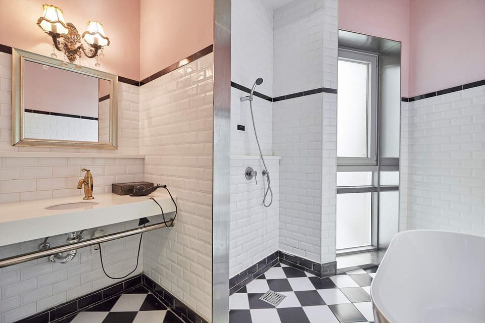 Classic Deluxe (2 Pax, Adults Only, No Kids, No Smoking, 1 Queen Bed) | Bathroom | Free toiletries, hair dryer, bathrobes, towels