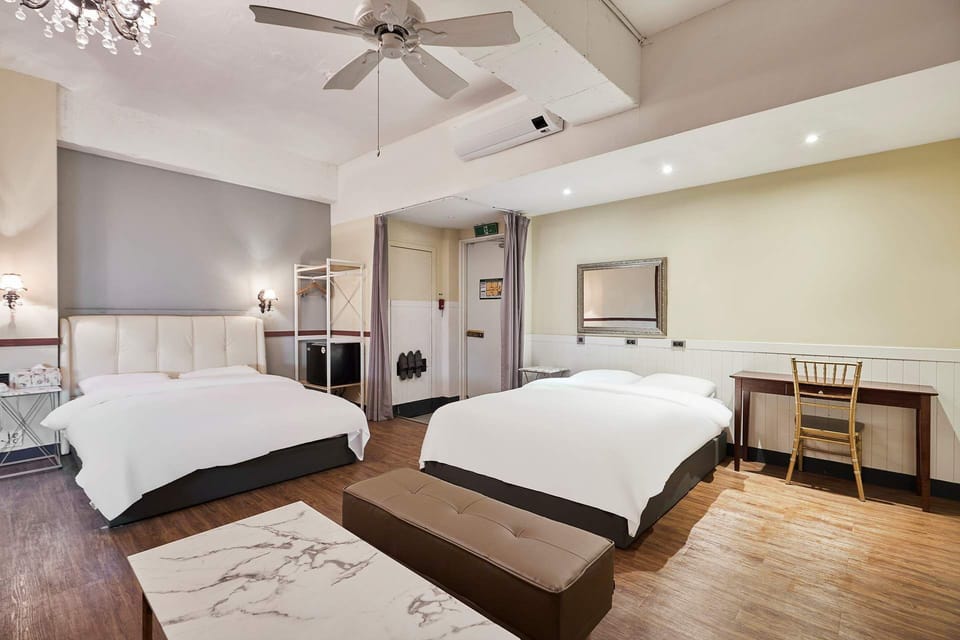 Double Double Deluxe (2Pax,2QueenBeds or 1KingBed,RandomlyAssigned,NoBathtub, AdultsOnly, NoSmoking) | Free WiFi, bed sheets