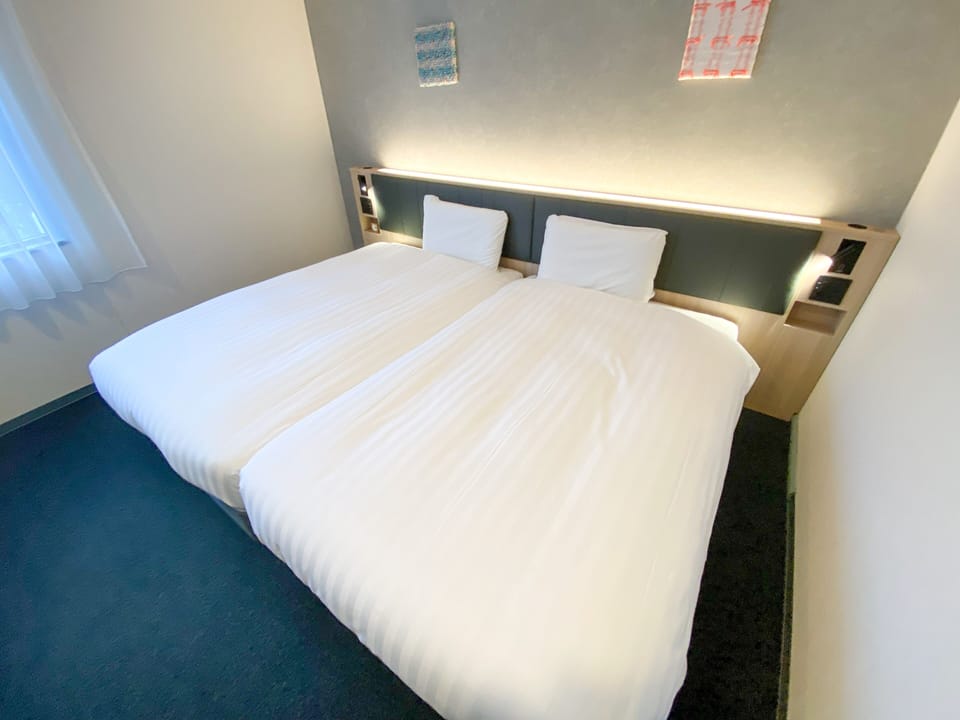 Standard Room, 2 Twin Beds, Non Smoking | In-room safe, desk, laptop workspace, blackout drapes