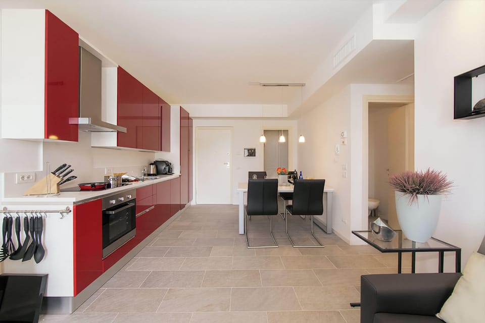 Oven, stovetop, dishwasher, coffee/tea maker