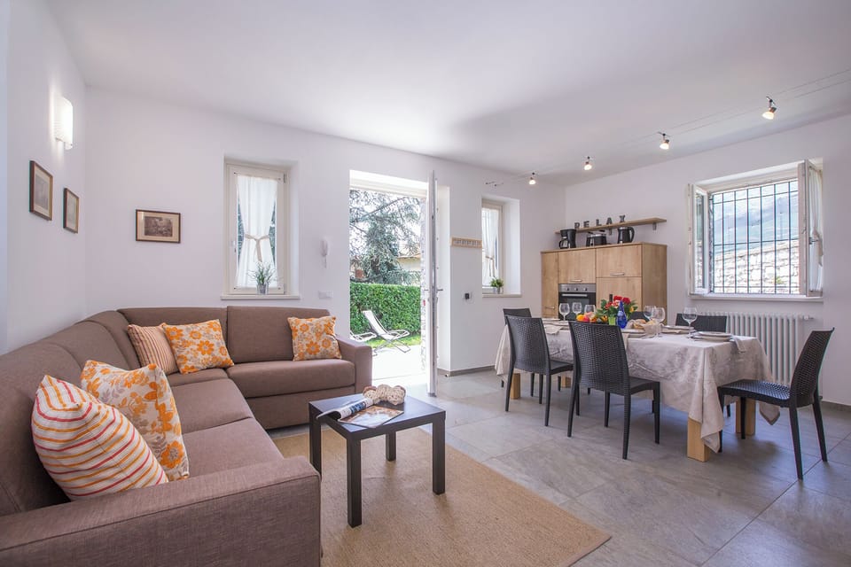 Family House, Multiple Bedrooms, 2 Bathrooms (Lenno Dolcelago) | Living room | 21-inch flat-screen TV with digital channels, TV