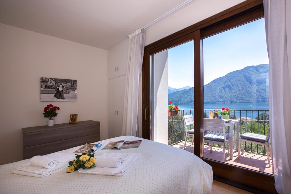 Family Apartment, 3 Bedrooms, 2 Bathrooms, Mountainside (Bellavista Mezzegra) | 3 bedrooms, individually decorated, individually furnished