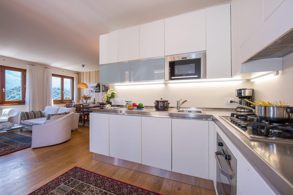 Family Apartment, Multiple Bedrooms, 2 Bathrooms, Mountainside (Bellavista Mezzegra) | Private kitchen | Fridge, microwave, oven, stovetop