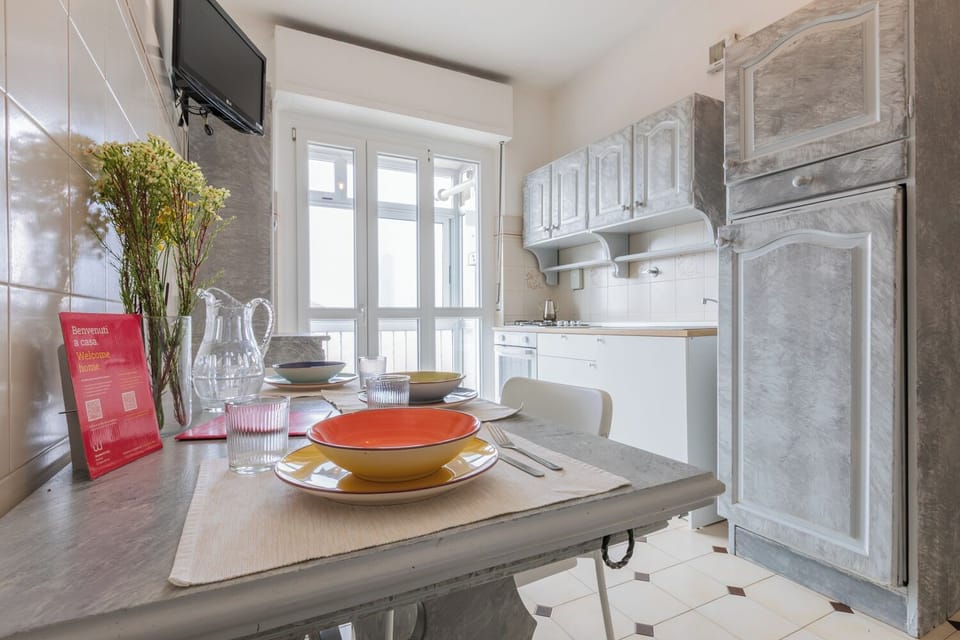 Apartment, 1 Bedroom | Private kitchen | Full-size fridge, microwave, oven, stovetop