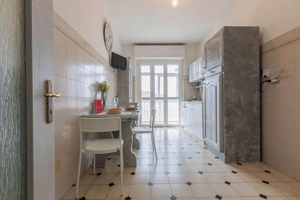 Apartment, 1 Bedroom | Private kitchen | Full-size fridge, microwave, oven, stovetop