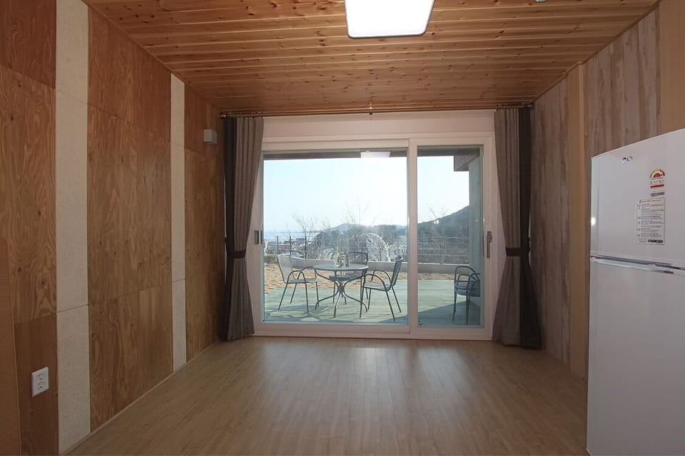 Room (Bed Type or Korean Ondol Type) | Living area | Flat-screen TV