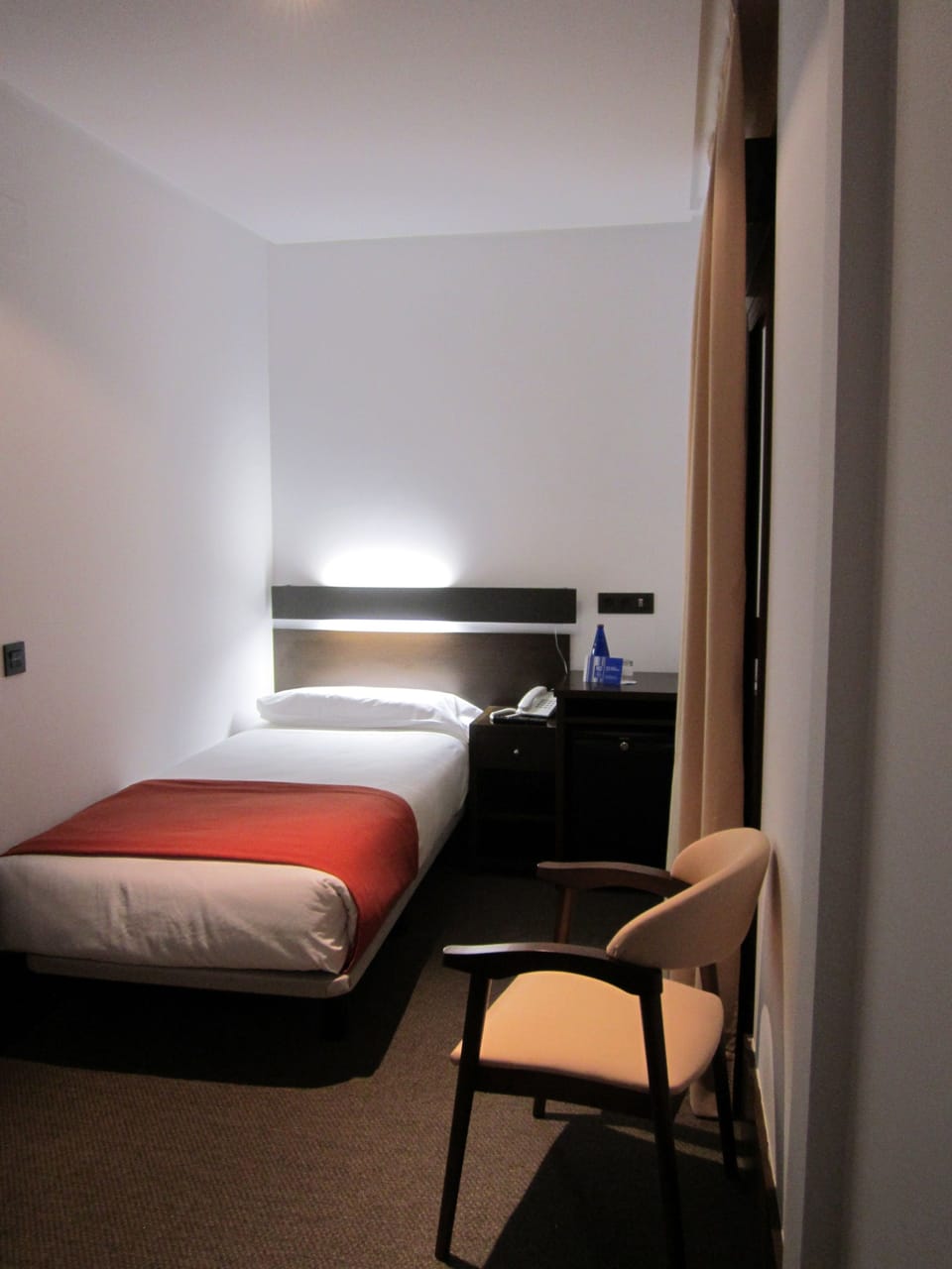 Single Room | In-room safe, desk, iron/ironing board, free WiFi