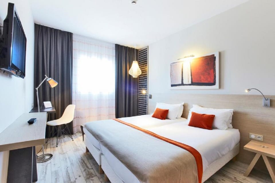 Premium bedding, Select Comfort beds, in-room safe, desk