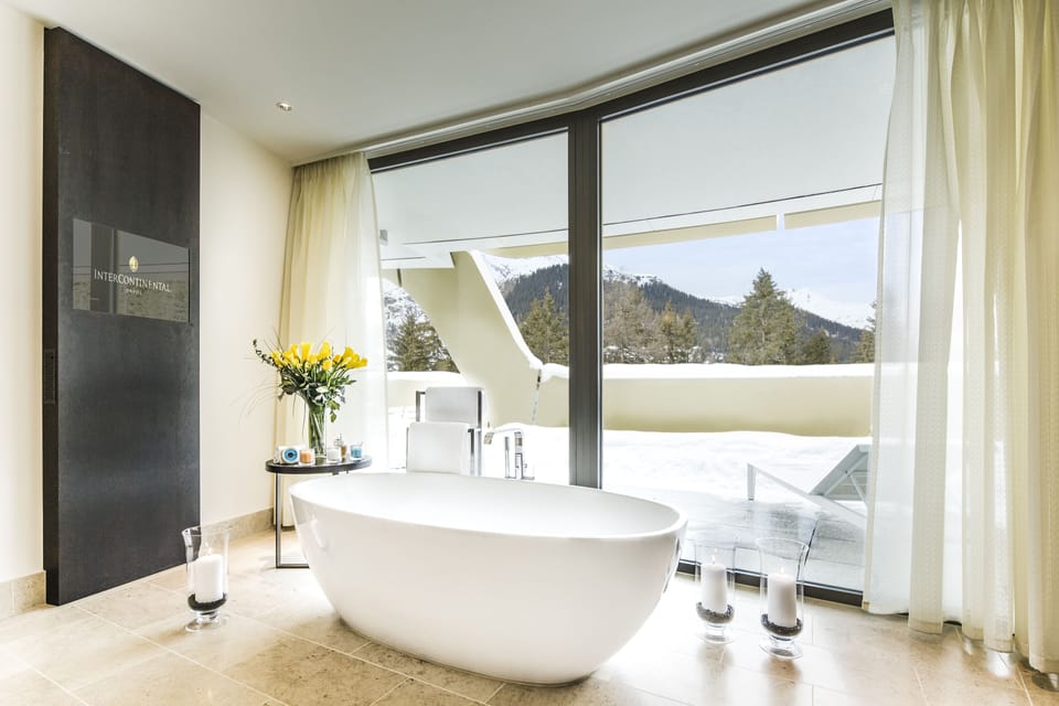 Suite (Alpine) | Deep soaking bathtub