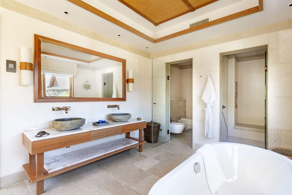 Emperatriz Mountain Suite | Bathroom | Designer toiletries, hair dryer, bathrobes, slippers