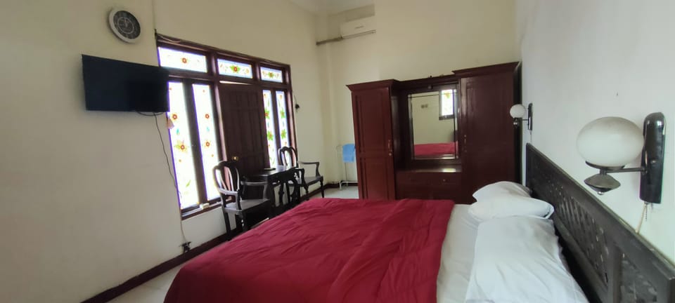 Executive Room | Desk