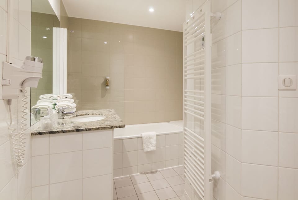 Bathtub, free toiletries, hair dryer, towels