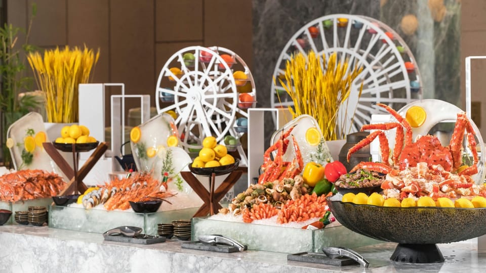 3 restaurants; breakfast, lunch, dinner, and brunch served