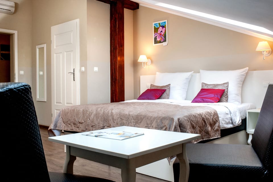 Standard Double or Twin Room | Minibar, in-room safe, desk, blackout drapes