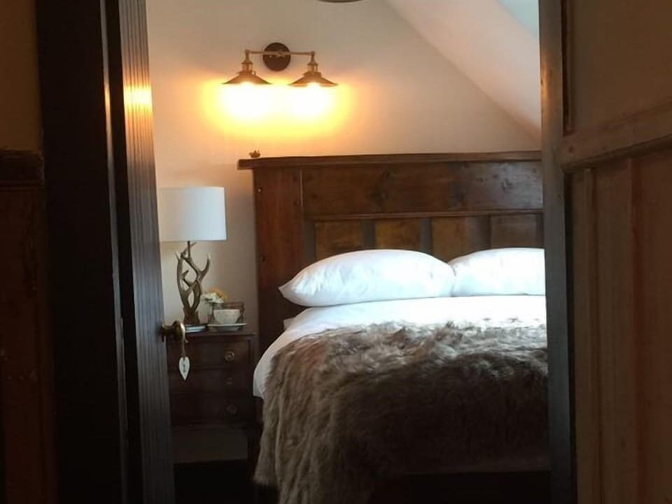 Single Room, Ensuite, Mountain View (Room 2)