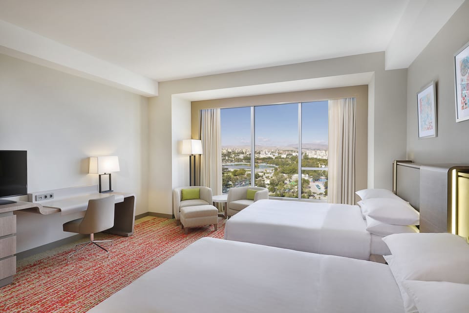 Deluxe Room | Premium bedding, pillowtop beds, minibar, in-room safe