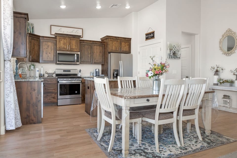 House, 4 Bedrooms | Private kitchen | Fridge, oven, stovetop, coffee/tea maker